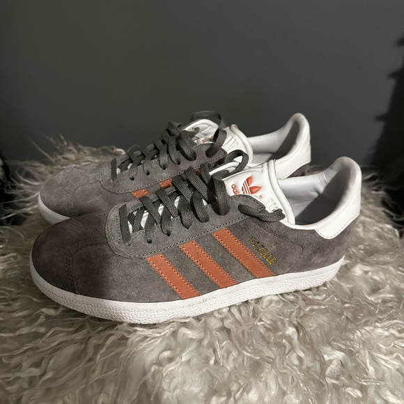 Adidas Originals Gazelle Gray and Pink Suede - Picture 6 of 7